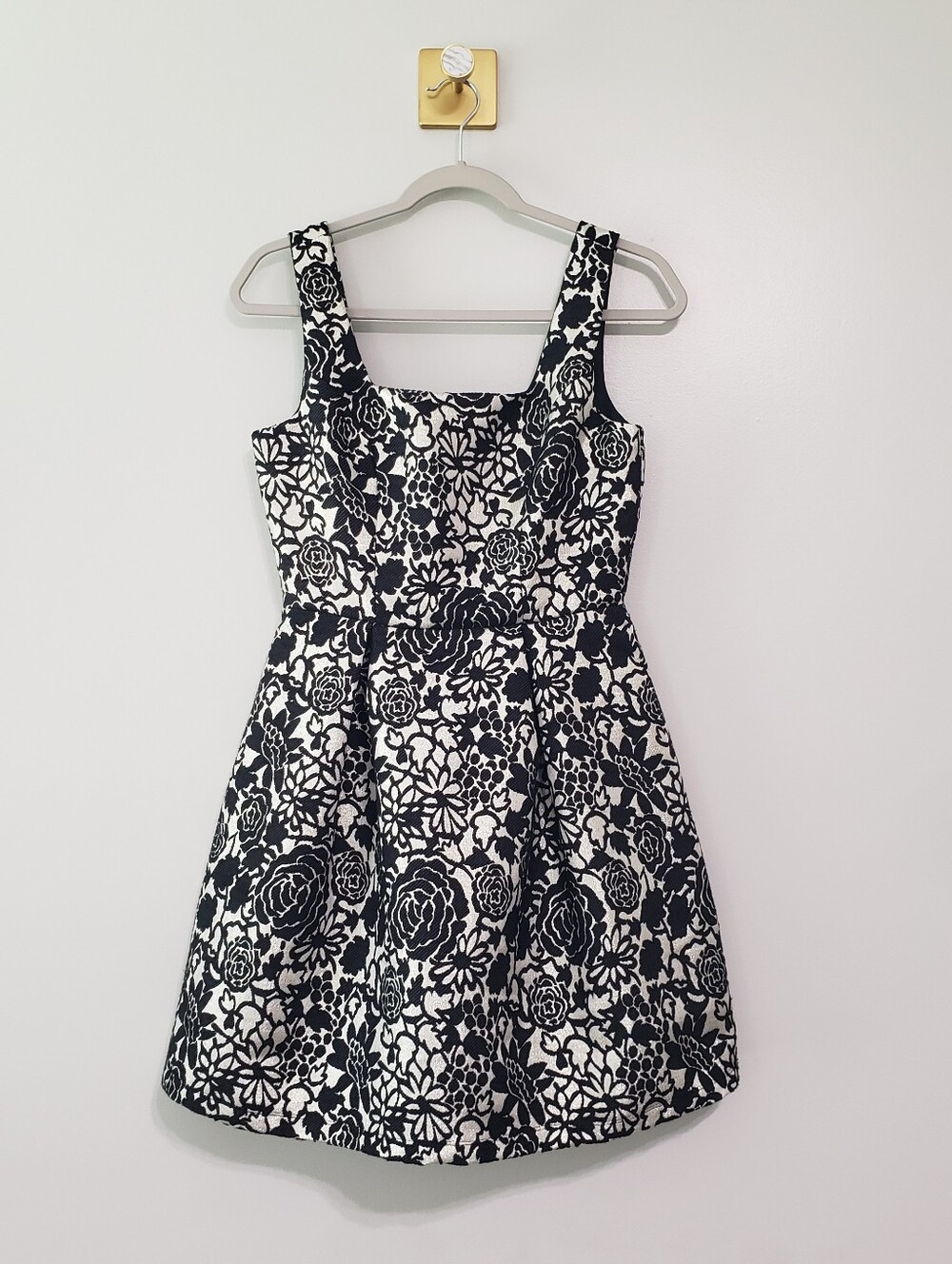 Bird Cage Anthropologie Francesca's Floral Mini Dress Small Gold Black Cocktail